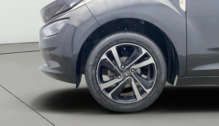 2022 Tata ALTROZ XZ PLUS PETROL DARK EDITION, Petrol, Manual, 33,678 km, Left Front Wheel