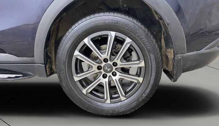 2023 Mahindra XUV700 AX 7 LUXURY P AT 7 STR, Petrol, Automatic, 60,165 km, Left Rear Wheel