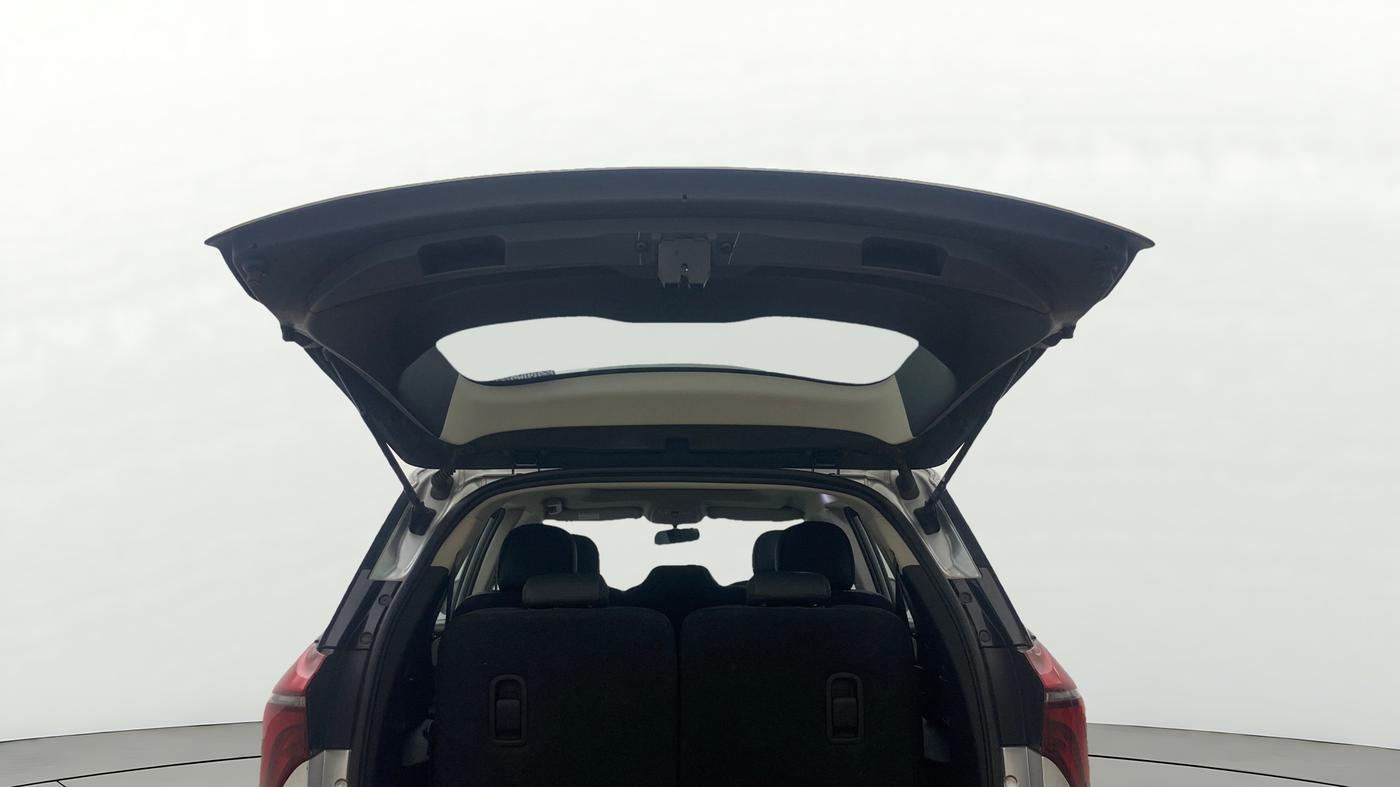 2022 Mahindra XUV700 AX 5 P MT 7 STR, Petrol, Manual, 86,107 km, Boot Door Open