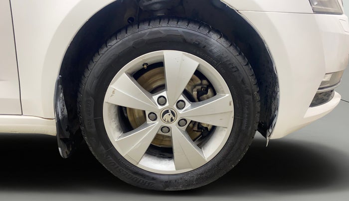 2019 Skoda Octavia STYLE 1.8 TSI AT, Petrol, Automatic, 1,12,805 km, Right Front Wheel