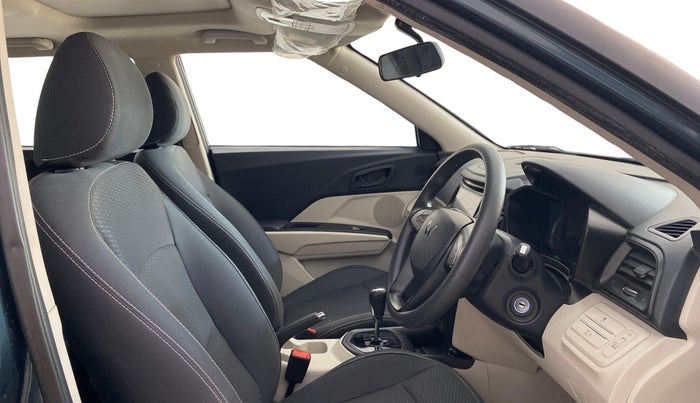 2023 Mahindra XUV300 W6 1.2 PETROL AMT, Petrol, Automatic, 16,670 km, Right Side Front Door Cabin