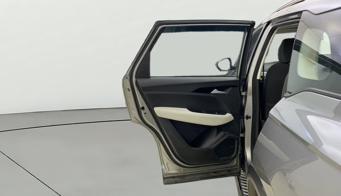 2022 MG HECTOR PLUS SUPER 1.5 PETROL TURBO HYBRID MT 7-STR, Petrol, Manual, 22,736 km, LHS Rear Door