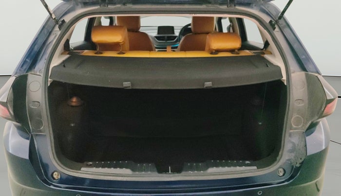 2023 Tata ALTROZ XZ DIESEL, Diesel, Manual, 25,207 km, Boot Open Zoomed View