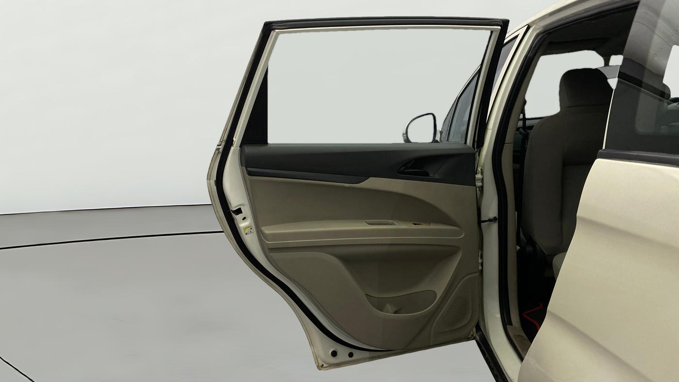 2019 Mahindra MARAZZO M4 7 STR, Diesel, Manual, 35,045 km, LHS Rear Door
