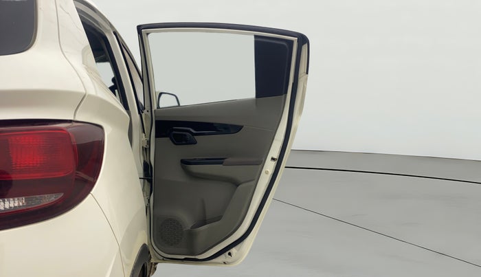 2016 Mahindra Kuv100 K6 PLUS 6 STR, Petrol, Manual, 37,851 km, RHS Rear Door