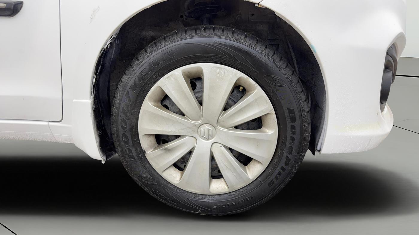 2016 Maruti Ertiga VXI CNG, CNG, Manual, 99,370 km, Right Front Wheel