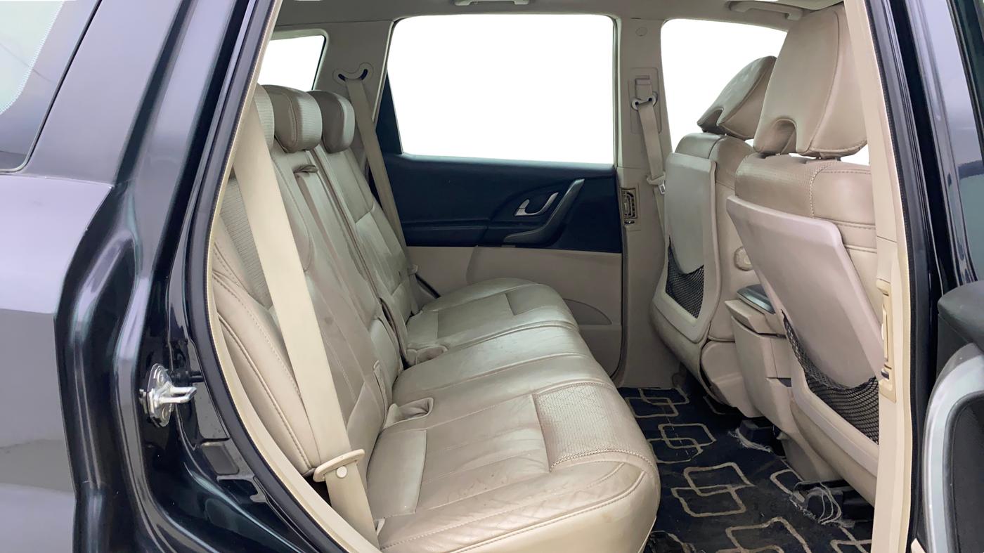 2016 Mahindra XUV500 W10 AT, Diesel, Automatic, 1,11,214 km, Right Side Rear Door Cabin