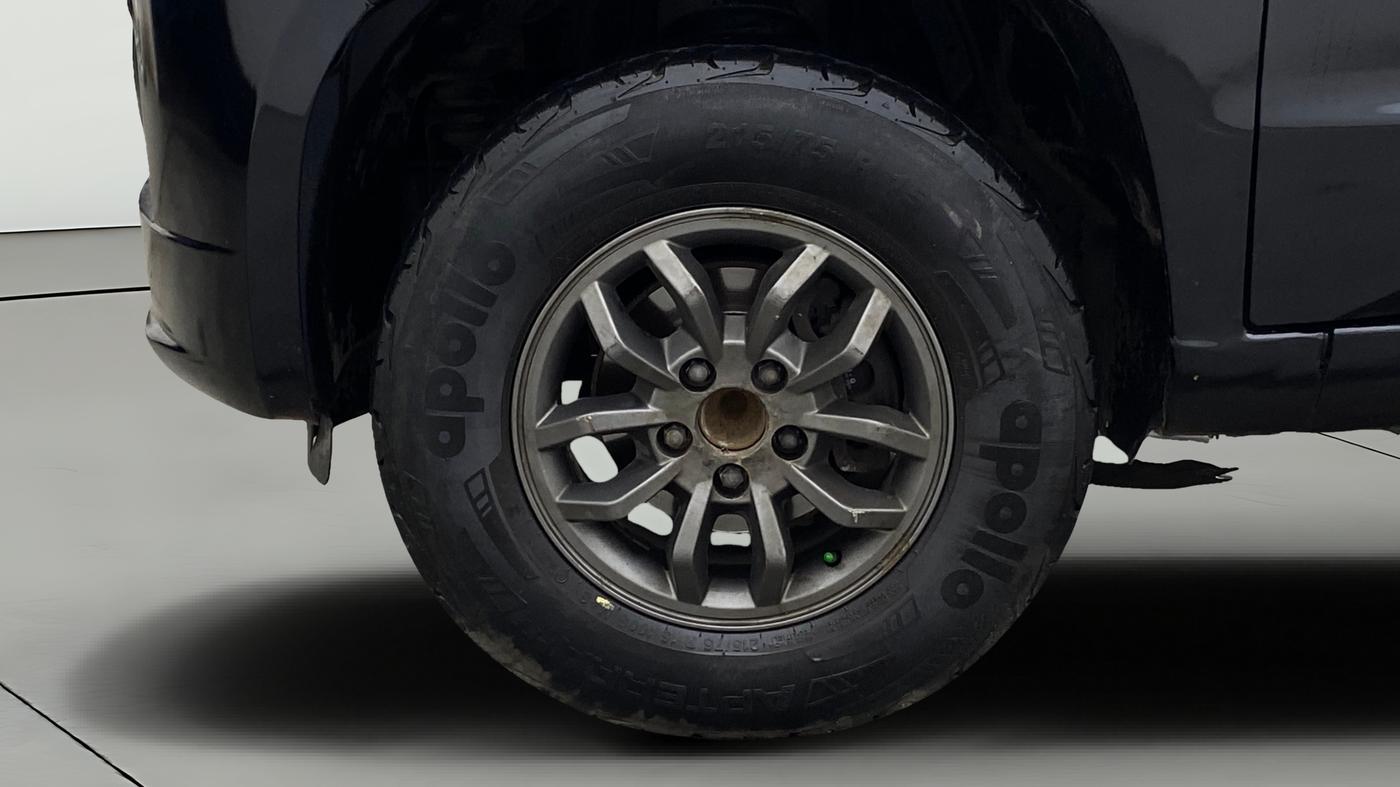 2017 Mahindra TUV300 T10, Diesel, Manual, 68,582 km, Left Front Wheel