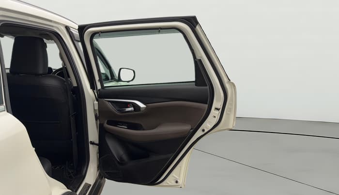 2024 Toyota URBAN CRUISER HYRYDER V HYBRID, Hybrid, Automatic, 30,657 km, RHS Rear Door