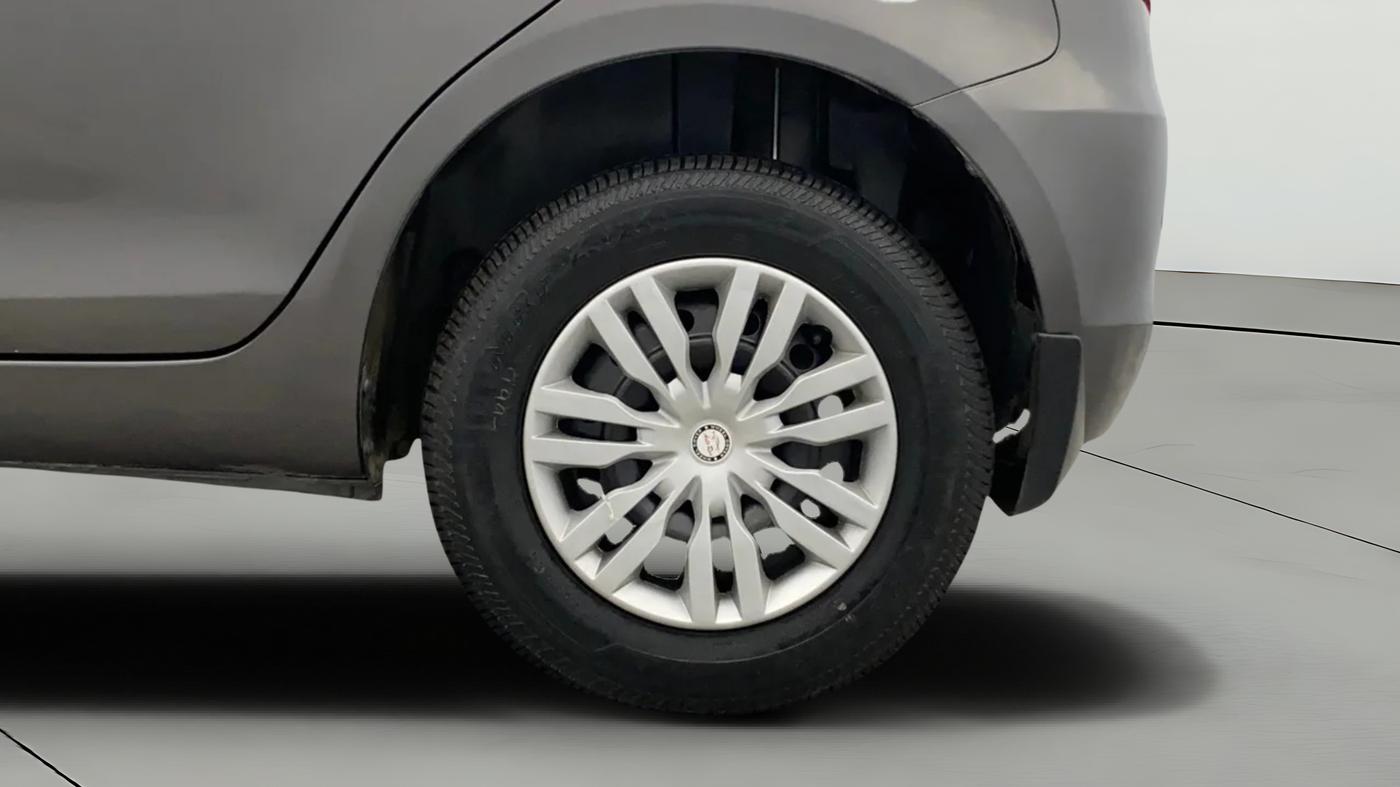 2016 Maruti Swift VXI, Petrol, Manual, 18,932 km, Left Rear Wheel
