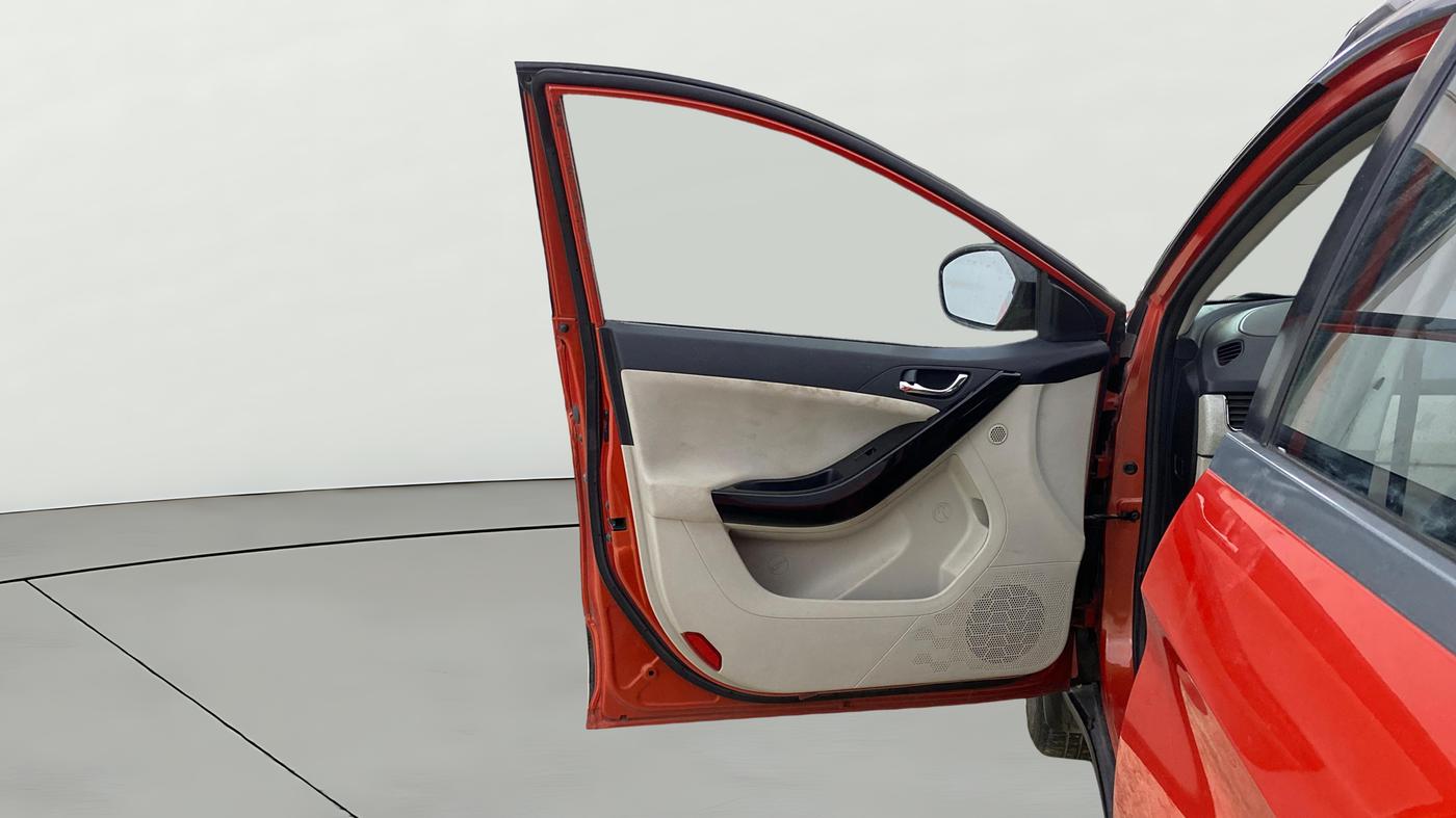 2022 Tata NEXON XZ PLUS SUNROOF PETROL DUAL TONE, Petrol, Manual, 70,753 km, LHS Front Door