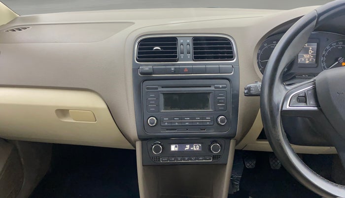 2015 Skoda Rapid ELEGANCE 1.6 MPI MT, Petrol, Manual, 75,596 km, Air Conditioner