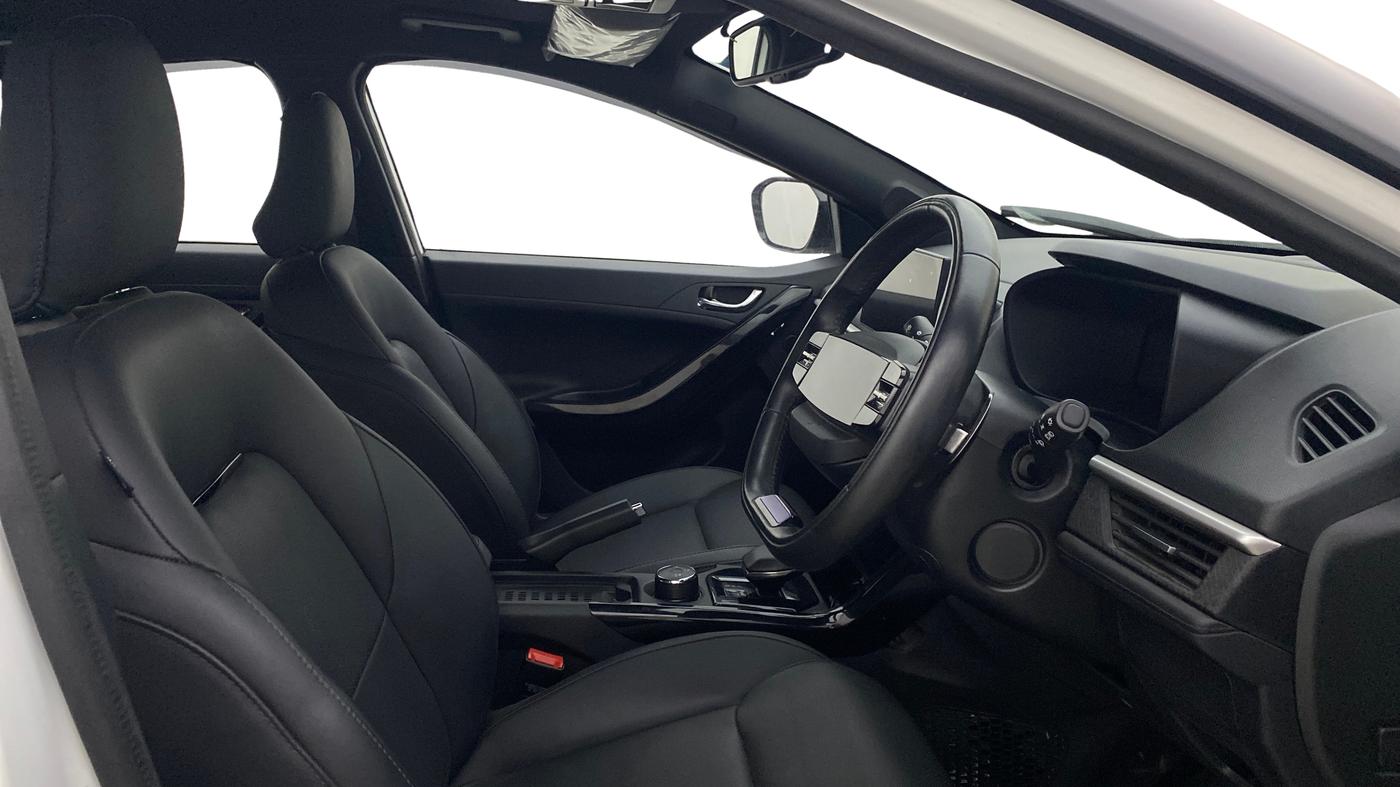 2024 Tata NEXON FEARLESS + SUNROOF DCA DUAL TONE 1.2 PETROL, Petrol, Automatic, 12,643 km, Right Side Front Door Cabin
