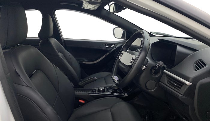 2024 Tata NEXON FEARLESS + SUNROOF DCA DUAL TONE 1.2 PETROL, Petrol, Automatic, 12,643 km, Right Side Front Door Cabin
