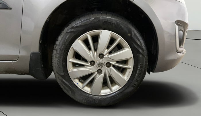 2015 Maruti Swift ZXI, Petrol, Manual, 50,887 km, Right Front Wheel