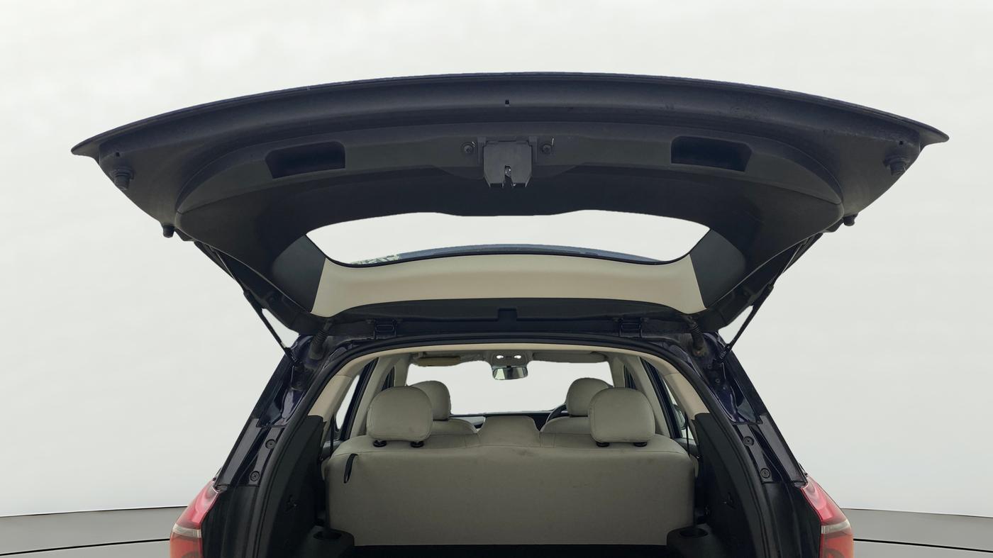 2023 Mahindra XUV700 AX 5 P AT 5 STR, Petrol, Automatic, 12,399 km, Boot Door Open