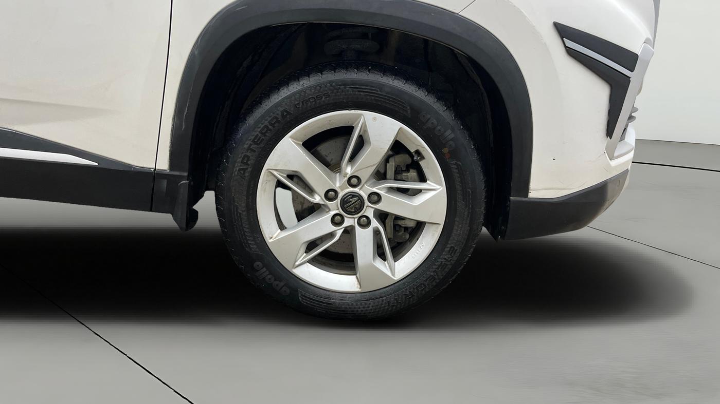2020 MG HECTOR SUPER 1.5 PETROL, Petrol, Manual, 1,13,387 km, Right Front Wheel