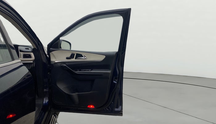 2022 Mahindra XUV700 AX 7 D AT AWD 7 STR, Diesel, Automatic, 1,18,927 km, RHS Front Door