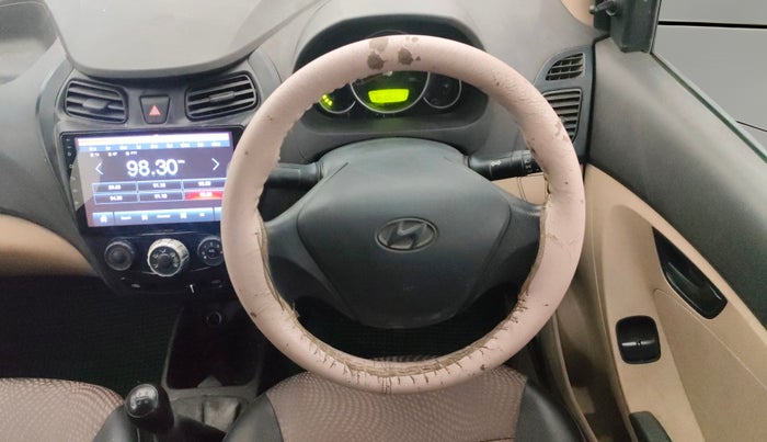 2016 Hyundai Eon MAGNA +, Petrol, Manual, 84,098 km, Steering Wheel Close Up