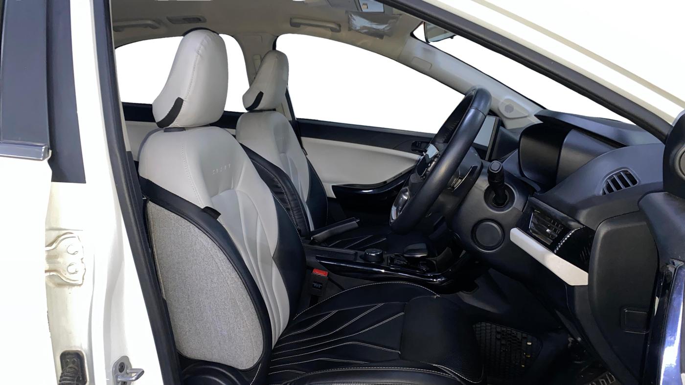 2025 Tata Curvv Creative 1.2 Petrol 7DCA, Petrol, Automatic, 12,474 km, Right Side Front Door Cabin