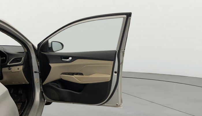 2017 Hyundai Verna 1.6 VTVT SX O, CNG, Manual, 63,998 km, RHS Front Door