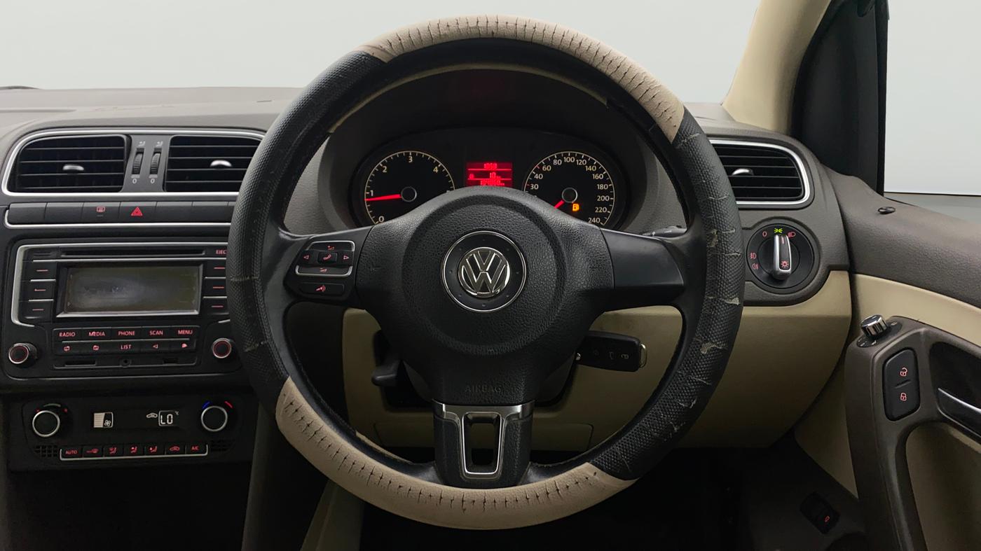2015 Volkswagen Vento HIGHLINE DIESEL 1.5, Diesel, Manual, 1,04,079 km, Steering Wheel Close Up