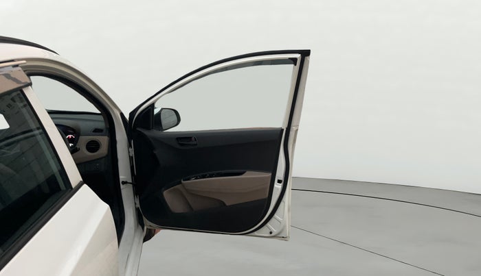 2018 Hyundai Grand i10 MAGNA 1.2 KAPPA VTVT, Petrol, Manual, 1,10,034 km, RHS Front Door