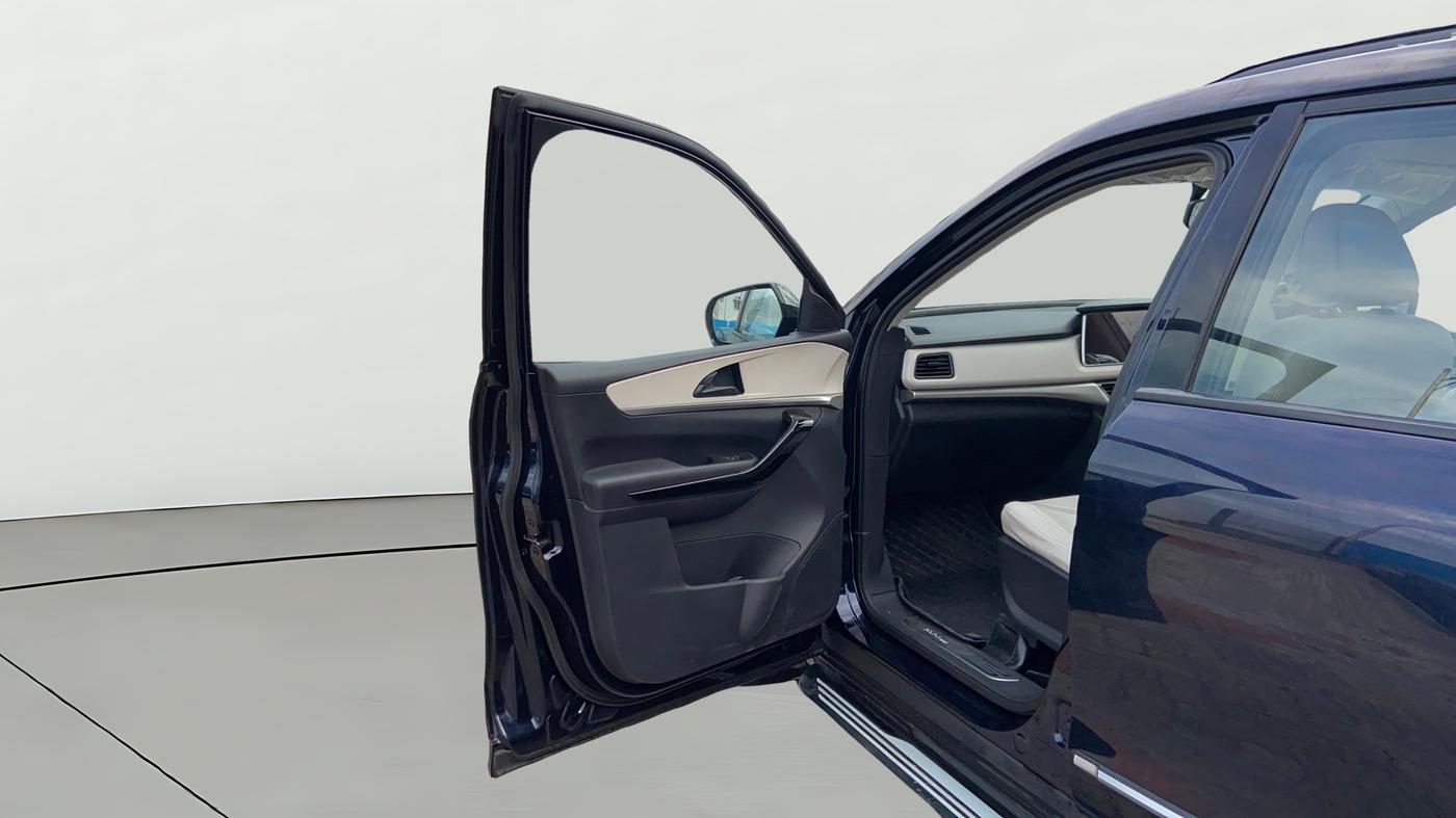 2022 Mahindra XUV700 AX 5 P AT 5 STR, Petrol, Automatic, 20,014 km, LHS Front Door