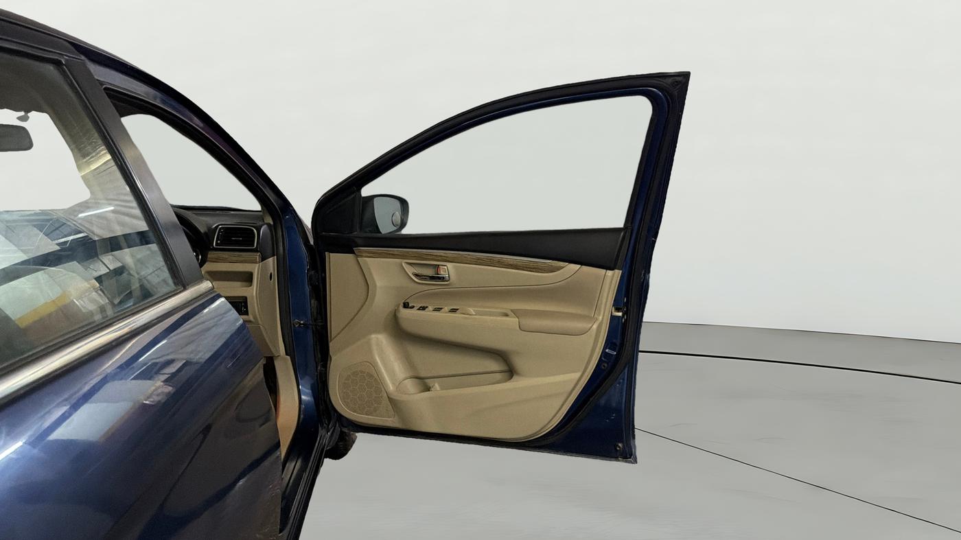 2020 Maruti Ciaz ALPHA  AT 1.5 SHVS PETROL, Petrol, Automatic, 1,14,322 km, RHS Front Door