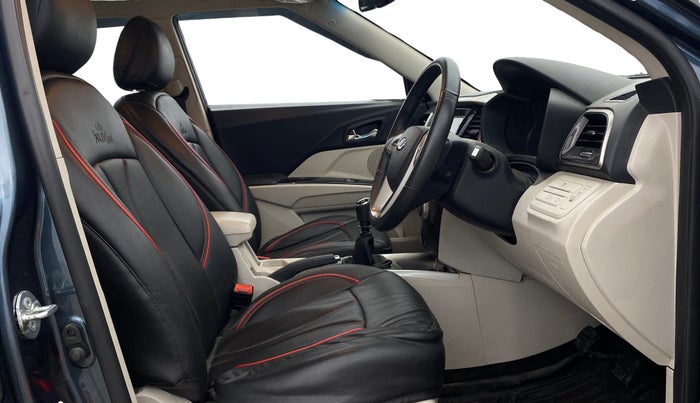 2020 Mahindra XUV300 W8 (O) 1.2 PETROL, Petrol, Manual, 26,537 km, Right Side Front Door Cabin