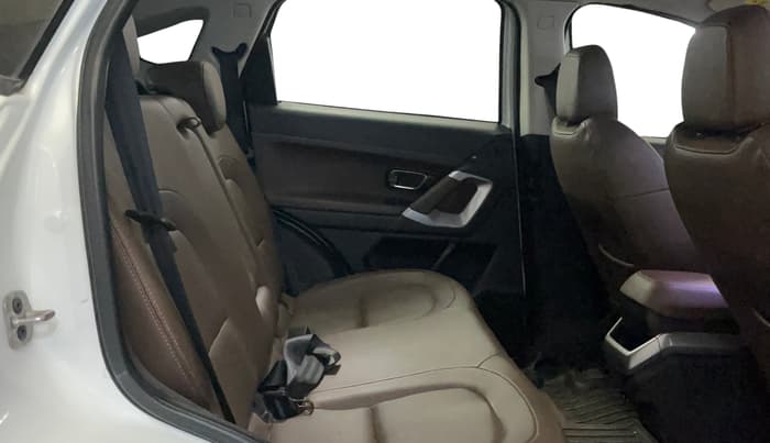 2022 Tata Harrier XZA PLUS 2.0L, Diesel, Automatic, 1,14,866 km, Right Side Rear Door Cabin