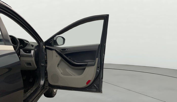 2018 Tata NEXON XT PETROL, Petrol, Manual, 19,070 km, RHS Front Door