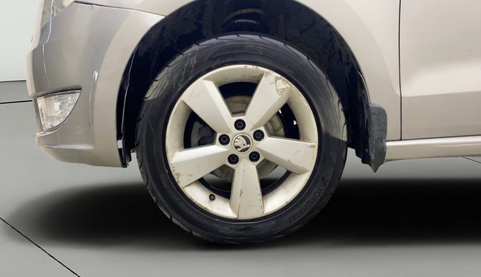 2015 Skoda Rapid 1.6 MPI ELEGANCE PLUS, Petrol, Manual, 1,26,232 km, Left Front Wheel