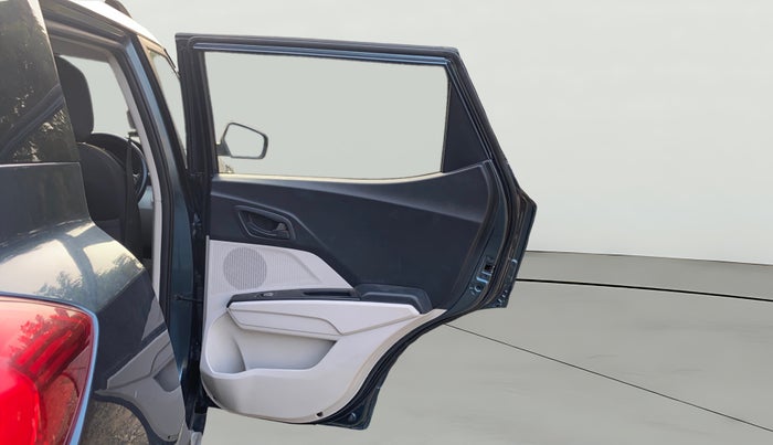 2020 Mahindra XUV300 W6 1.2 PETROL, Petrol, Manual, 57,600 km, RHS Rear Door