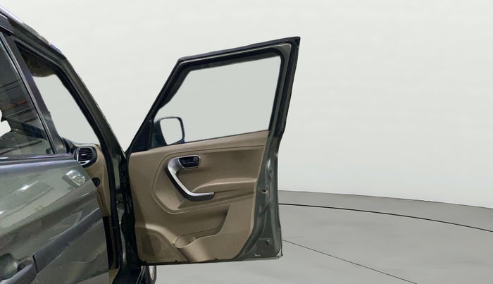 2022 Mahindra BOLERO NEO N10 R, Diesel, Manual, 48,901 km, RHS Front Door