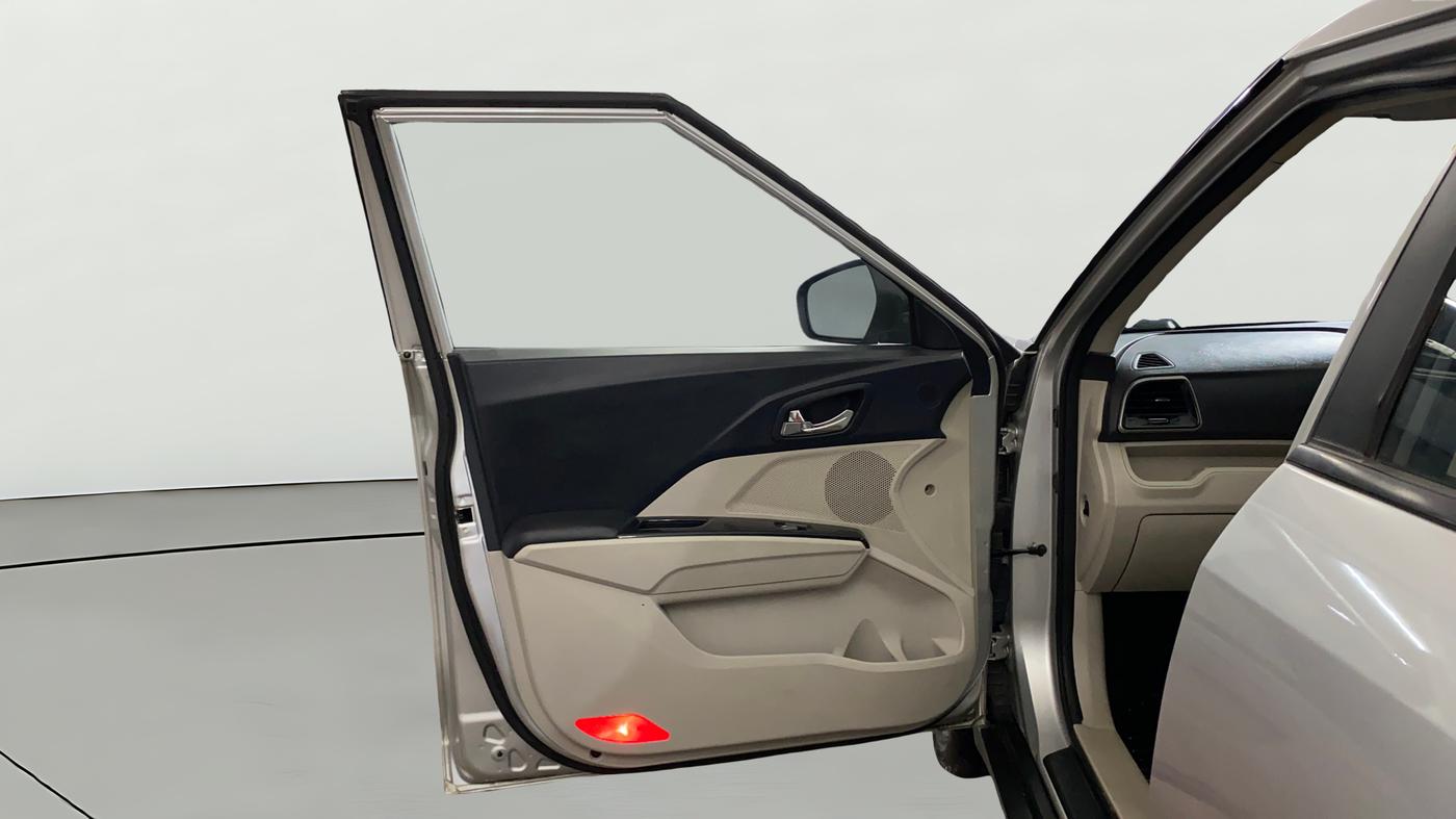 2019 Mahindra XUV300 W8 (O) 1.2 PETROL, Petrol, Manual, 61,868 km, LHS Rear Door