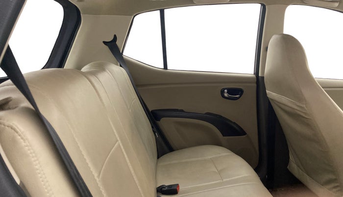 2016 Hyundai i10 SPORTZ 1.1, Petrol, Manual, 75,834 km, Right Side Rear Door Cabin