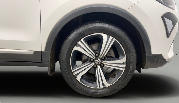 2022 MG ASTOR SHARP 1.5 MT, Petrol, Manual, 30,004 km, Right Front Wheel