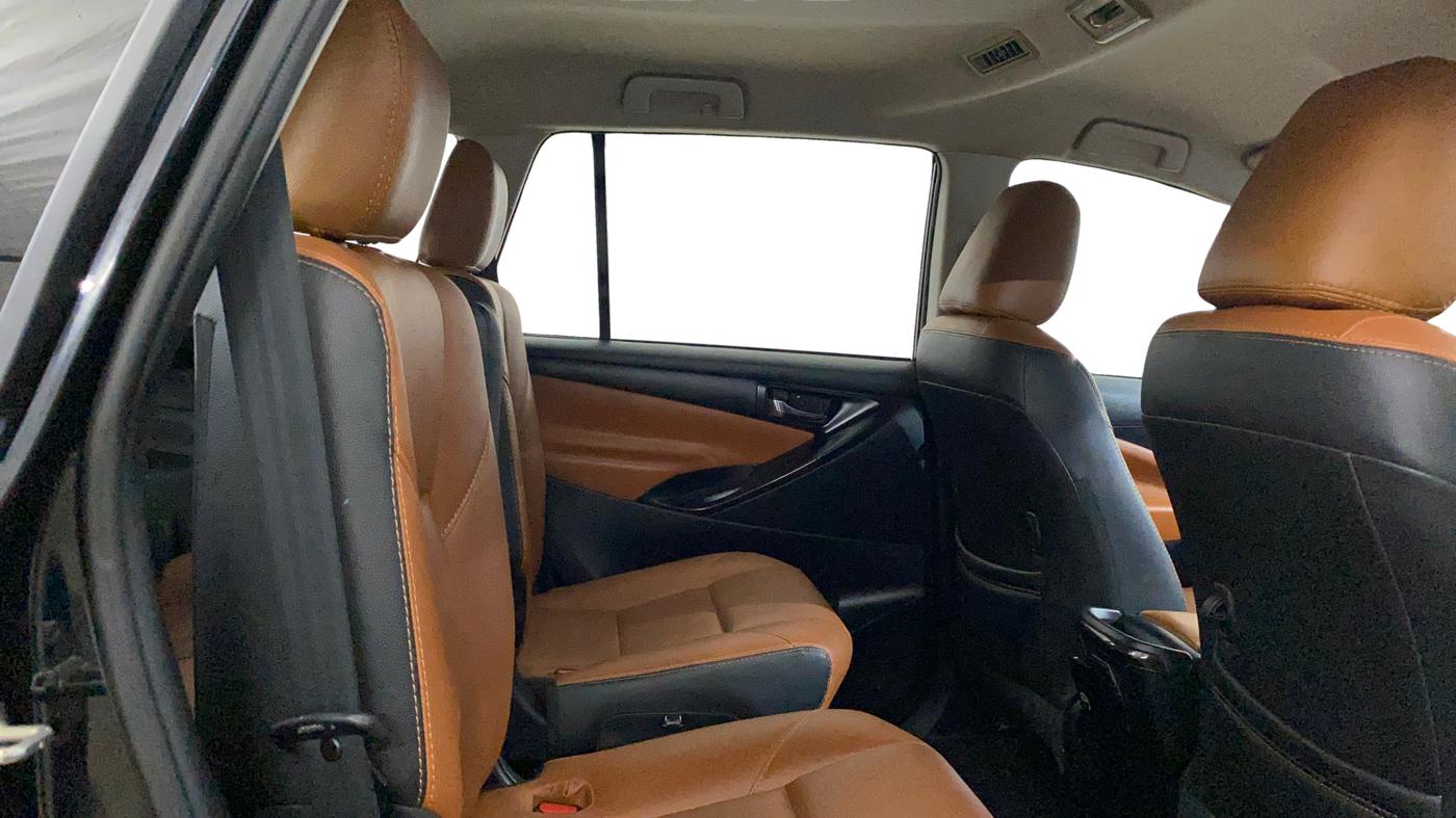 2022 Toyota Innova Crysta 2.7 GX AT 7 STR, Petrol, Automatic, 28,249 km, Right Side Rear Door Cabin