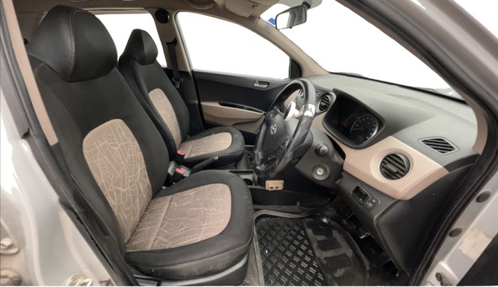 2015 Hyundai Grand i10 SPORTZ 1.2 KAPPA VTVT, CNG, Manual, 1,16,099 km, Right Side Front Door Cabin