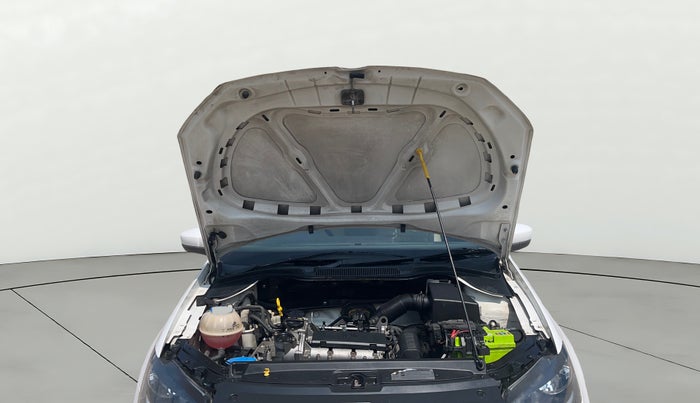 2014 Volkswagen Polo HIGHLINE1.2L, Petrol, Manual, 66,814 km, Open Bonet