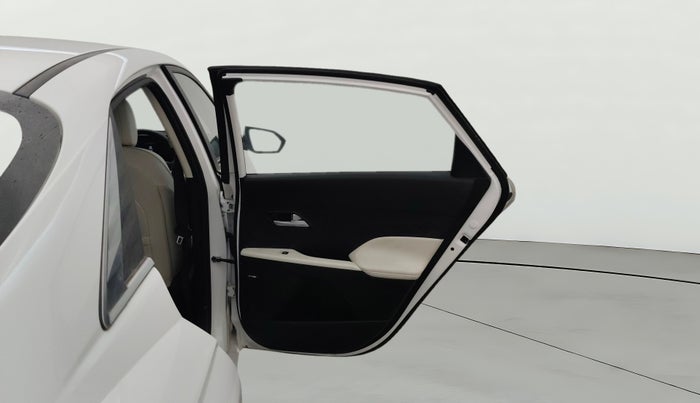 2025 Hyundai Verna SX(O) 1.5 MPI IVT , Petrol, Automatic, 1,398 km, RHS Rear Door