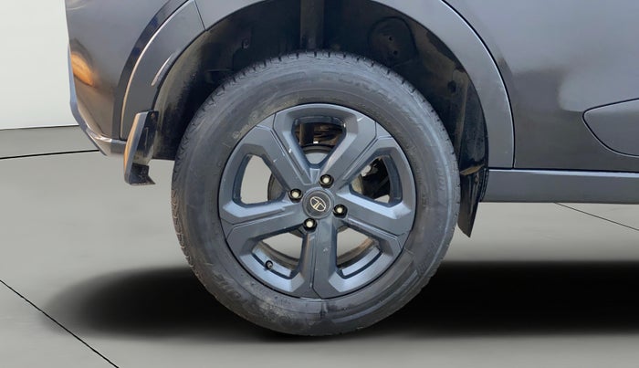 2022 Tata NEXON XZA PLUS DIESEL DARK EDITION, Diesel, Automatic, 25,217 km, Right Rear Wheel