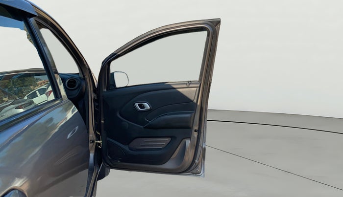 2017 Datsun Redi Go T, Petrol, Manual, 80,717 km, RHS Front Door