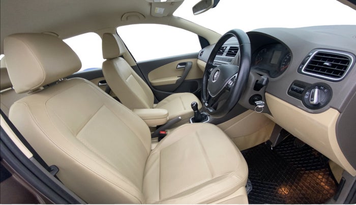 2017 Volkswagen Vento HIGHLINE 1.6 MPI, Petrol, Manual, 17,171 km, Right Side Front Door Cabin