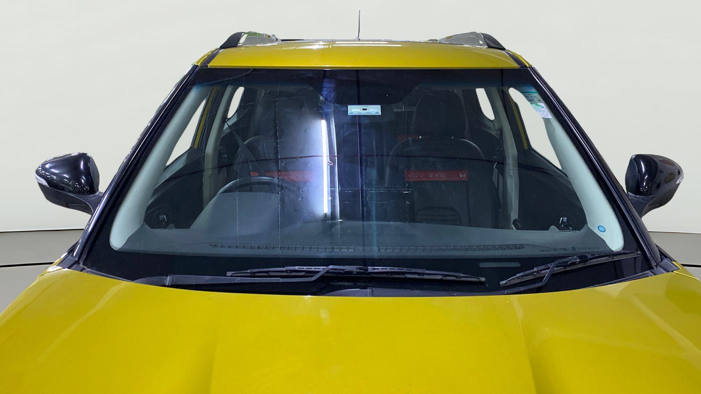 2024 Mahindra XUV 3XO AX5 1.2 L TCMPFi, Petrol, Manual, 31,773 km, Front Windshield