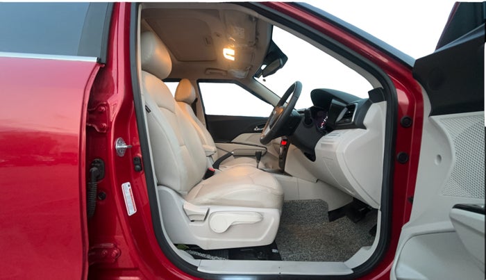 2024 Mahindra XUV300 W8 (O) 1.2 PETROL AMT, Petrol, Automatic, 20,797 km, Right Side Front Door Cabin
