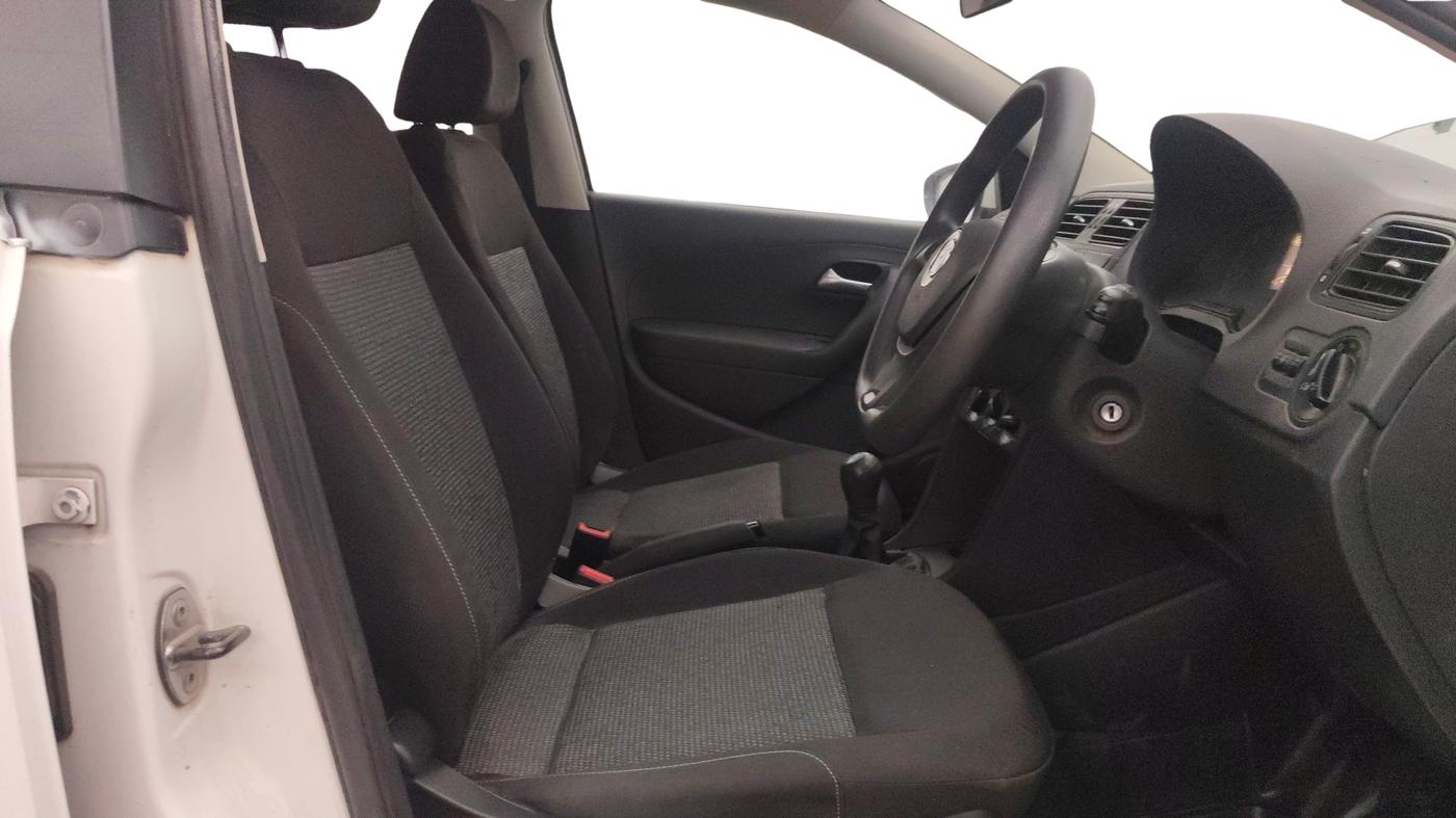 2017 Volkswagen Polo COMFORTLINE 1.2L, Petrol, Manual, 85,807 km, Right Side Front Door Cabin
