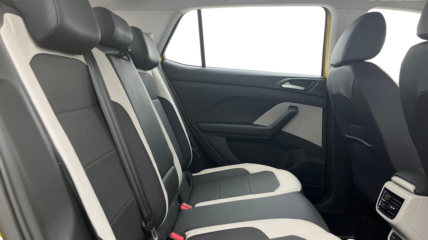 2022 Volkswagen TAIGUN TOPLINE 1.0 TSI AT, Petrol, Automatic, 27,592 km, Right Side Rear Door Cabin