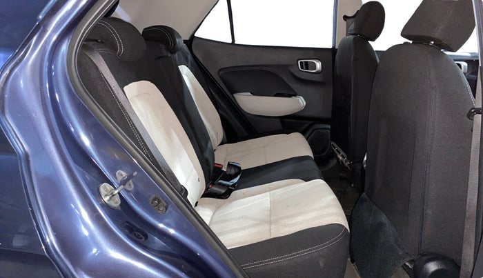 2022 Hyundai VENUE SX 1.5 CRDI, Diesel, Manual, 66,671 km, Right Side Rear Door Cabin